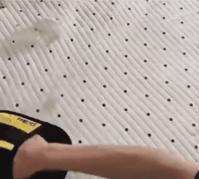 Charger la vidéo : <p>Testé en conditions réelles, les poils disparaissent en quelques passages. Résultat immédiat, moins d'effort, plus de temps gagné.</p>